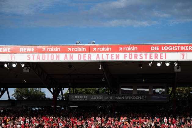 Schriftzug Stadion an der alten Försterei, 1. FC Union Berlin Frauen vs. Eintracht Frankfurt Frauen, Fussball, Google Pixel Frauen-Bundesliga, 3. Spieltag, 2026 2027, 07.09.2026 DFB regulations prohibit any use of photographs as image sequences and or quasi-video Berlin Berlin Deutschland *** Sign at the Stadion an der alten Försterei, 1. FC Union Berlin Women vs. Eintracht Frankfurt Women, soccer, Google Pixel Women s Bundesliga, Matchday 3, 2026–2027, September 7, 2026. DFB regulations prohibit any use of photographs as image sequences and or quasi-video. Berlin, Berlin, Germany Copyright: xkolbert-press MarkusxVerwimpx