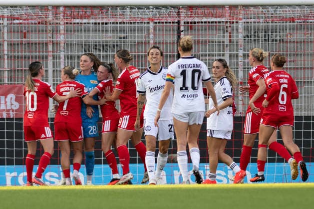 Jubel der Berliner Mannschaft nach dem gehaltenen Elfmeter von Sara Doorsoun-Khajeh 23 (Eintracht Frankfurt Frauen), 1. FC Union Berlin Frauen vs. Eintracht Frankfurt Frauen, Fussball, Google Pixel Frauen-Bundesliga, 3. Spieltag, 2026 2027, 07.09.2026 DFB regulations prohibit any use of photographs as image sequences and or quasi-video Berlin Berlin Deutschland *** Celebrations by the Berlin team after Sara Doorsoun Khajeh saved a penalty kick 23 Eintracht Frankfurt Women, 1. FC Union Berlin Women vs. Eintracht Frankfurt Women, Soccer, Google Pixel Women s Bundesliga, Matchday 3, 2026–2027, September 7, 2026 DFB regulations prohibit any use of photographs as image sequences and or quasi-video Berlin, Berlin, Germany Copyright: xkolbert-press MarkusxVerwimpx