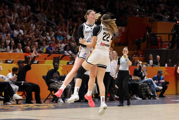 Luisa Geiselsöder jubelt nach Dreier mit Emily Bessoir Freude Emotion Jubel Basketball FIBA World Cup Weltmeisterschaft Frauen WM Saison 2026 2027 07.09.2026 DBB Deutschland GER vs Mali