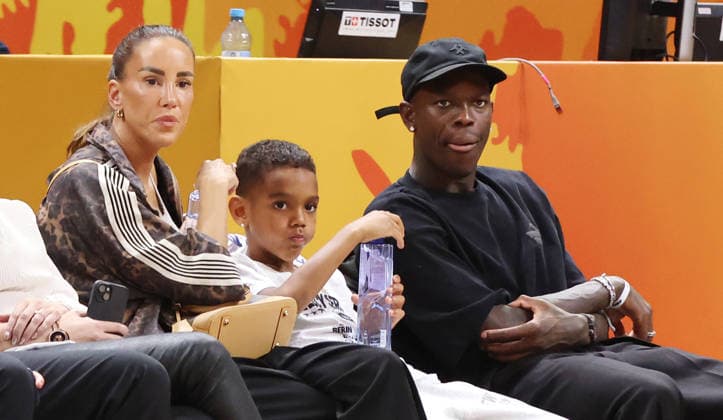 NBA, Basketball Herren, USA Profi Dennis Schröder mit Ehefrau Ellen und Sohn Basketball FIBA World Cup Weltmeisterschaft Frauen WM Saison 2026 2027 07.09.2026 DBB Deutschland GER vs Mali