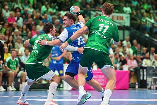 Felix Aellen (ThSV Eisenach) im Zweikampf mit Jona Schoch (HSG Wetzlar, links) GER, HSG Wetzlar vs ThSV Eisenach, Handball, Opel Handball-Bundesliga, 3. Spieltag, Spielzeit 2026 2027, 07.09.2026 GER, HSG Wetzlar vs ThSV Eisenach, Handball, Opel Handball-Bundesliga, 3. Spieltag, Spielzeit 2026 2027, 07.09.2026 Wetzlar Copyright: xEibner-Pressefoto RenexWeissx EP_RWS
