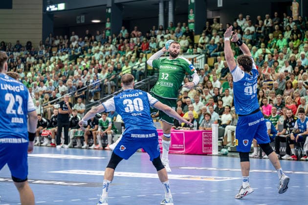 OPEL Handball Bundesliga; HSG Wetzlar - ThSV Eisenach, 07.09.26 Nikolaj Laesoe (HSG Wetzlar, 32), Dominik Solak (ThSV Eisenach, 30), Tillman Leu (ThSV Eisenach, 99) OPEL Handball Bundesliga; HSG Wetzlar - ThSV Eisenach: Wetzlar, 07.09.26 Copyright: xBEAUTIFULxSPORTS Roeczeyx