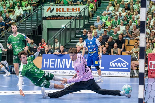 OPEL Handball Bundesliga; HSG Wetzlar - ThSV Eisenach, 07.09.26 Marti Soler (HSG Wetzlar, 23), Torwart Mats Grupe (ThSV Eisenach, 25), Petter Oeverby (HSG Wetzlar, 11) OPEL Handball Bundesliga; HSG Wetzlar - ThSV Eisenach: Wetzlar, 07.09.26 Copyright: xBEAUTIFULxSPORTS Roeczeyx