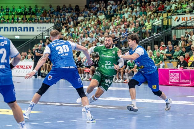 OPEL Handball Bundesliga; HSG Wetzlar - ThSV Eisenach, 07.09.26 Nikolaj Laesoe (HSG Wetzlar, 32), Dominik Solak (ThSV Eisenach, 30), Tillman Leu (ThSV Eisenach, 99) OPEL Handball Bundesliga; HSG Wetzlar - ThSV Eisenach: Wetzlar, 07.09.26 Copyright: xBEAUTIFULxSPORTS Roeczeyx