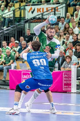 OPEL Handball Bundesliga; HSG Wetzlar - ThSV Eisenach, 07.09.26 Nikolaj Laesoe (HSG Wetzlar, 32), Tillman Leu (ThSV Eisenach, 99) OPEL Handball Bundesliga; HSG Wetzlar - ThSV Eisenach: Wetzlar, 07.09.26 Copyright: xBEAUTIFULxSPORTS Roeczeyx