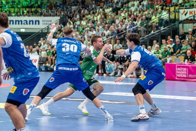 OPEL Handball Bundesliga; HSG Wetzlar - ThSV Eisenach, 07.09.26 Dominik Mappes (HSG Wetzlar, 7), Dominik Solak (ThSV Eisenach, 30), Tillman Leu (ThSV Eisenach, 99) OPEL Handball Bundesliga; HSG Wetzlar - ThSV Eisenach: Wetzlar, 07.09.26 Copyright: xBEAUTIFULxSPORTS Roeczeyx