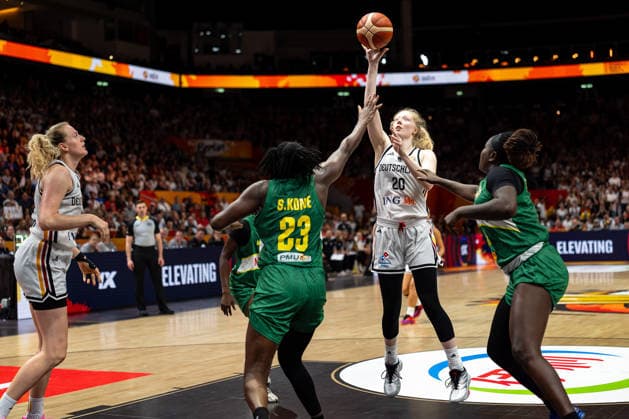 Frieda Buhner (Deutschland, 20) beim Wurf, Sika Kone (Mali, 23), Aminata Sangare (Mali, 02), GER, Deutschland vs. Mali, Basketball, FIBA Women s World Cup 2026, Gruppenphase, Spieltag 3, 07.09.2026 GER, Deutschland vs. Mali, Basketball, FIBA Women s World Cup 2026, Gruppenphase, Spieltag 3, 07.09.2026 Berlin Copyright: xEibner-Pressefoto MaxxVincenx EP_MVN