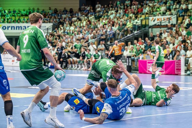 OPEL Handball Bundesliga; HSG Wetzlar - ThSV Eisenach, 07.09.26 Niklas Theiß (HSG Wetzlar, 9), Dominik Mappes (HSG Wetzlar, 7), Dominik Solak (ThSV Eisenach, 30), Petter Oeverby (HSG Wetzlar, 11) OPEL Handball Bundesliga; HSG Wetzlar - ThSV Eisenach: Wetzlar, 07.09.26 Copyright: xBEAUTIFULxSPORTS Roeczeyx