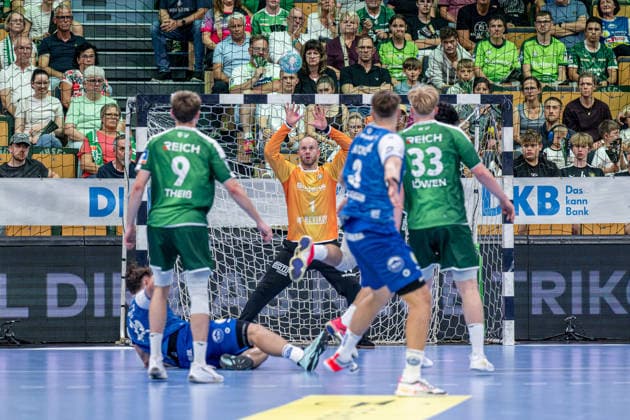 OPEL Handball Bundesliga; HSG Wetzlar - ThSV Eisenach, 07.09.26 Bart Ravensbergen (HSG Wetzlar, 1), Niklas Theiß (HSG Wetzlar, 9), Oskar Joelsson (ThSV Eisenach, 3), Georg Löwen ((HSG Wetzlar, 33) OPEL Handball Bundesliga; HSG Wetzlar - ThSV Eisenach: Wetzlar, 07.09.26 Copyright: xBEAUTIFULxSPORTS Roeczeyx
