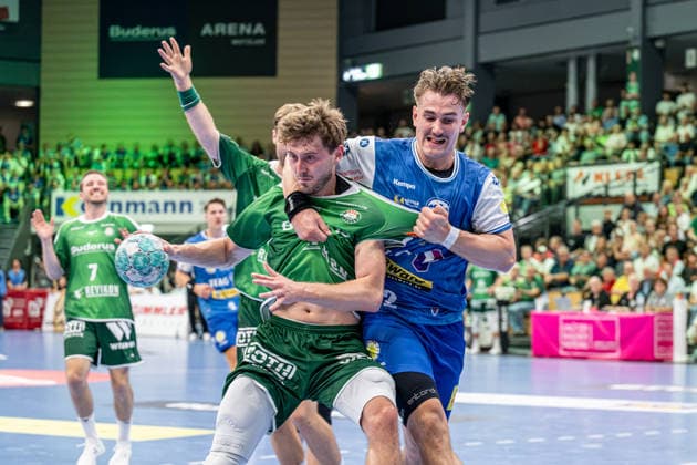 OPEL Handball Bundesliga; HSG Wetzlar - ThSV Eisenach, 07.09.26 Niklas Theiß (HSG Wetzlar, 9), Felix Aellen (ThSV Eisenach, 22), . OPEL Handball Bundesliga; HSG Wetzlar - ThSV Eisenach: Wetzlar, 07.09.26 Copyright: xBEAUTIFULxSPORTS Roeczeyx