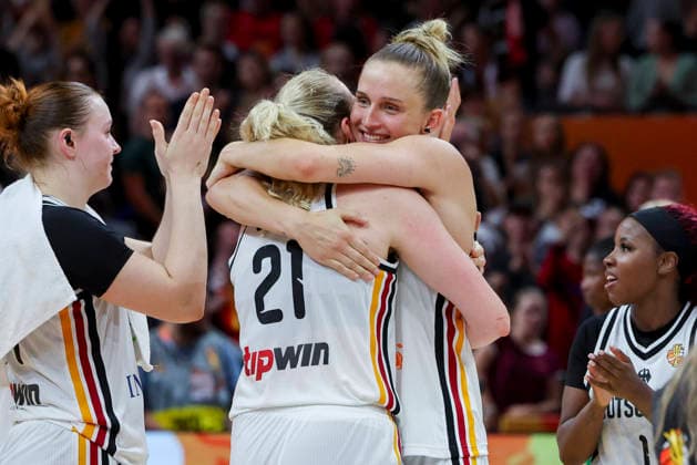 Marie Guelich (Germany) und Leonie Fiebich (Germany) cheer during the FIBA Women s Basketball World Cup Germany 2026 group match between Germany and Mali at Berlin Arena on September 7, 2026 in Berlin, Germany. (Photo by Marco Steinbrenner DeFodi Images) -