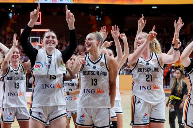 Britta Daub (Germany) Luisa Geiselsoder (Germany) Leonie Fiebich (Germany) und Marie Guelich (Germany) cheer during the FIBA Women s Basketball World Cup Germany 2026 group match between Germany and Mali at Berlin Arena on September 7, 2026 in Berlin, Germany. (Photo by Marco Steinbrenner DeFodi Images) -