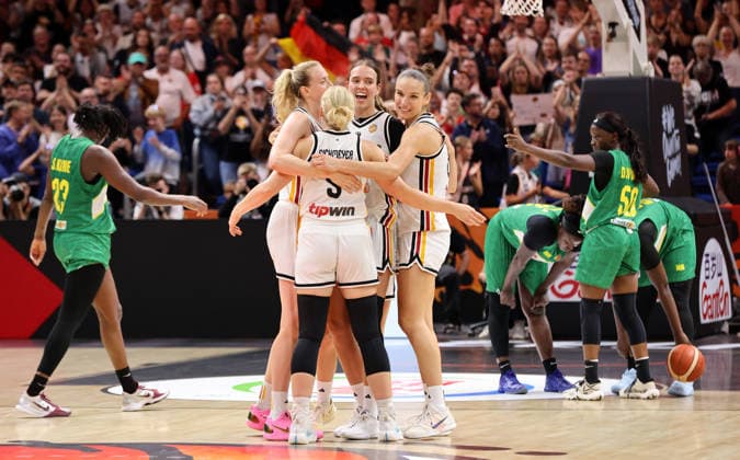 DBB Team jubelt nach Spielende Freude Emotion Basketball FIBA World Cup Weltmeisterschaft Frauen WM Saison 2026 2027 07.09.2026 DBB Deutschland GER vs Mali