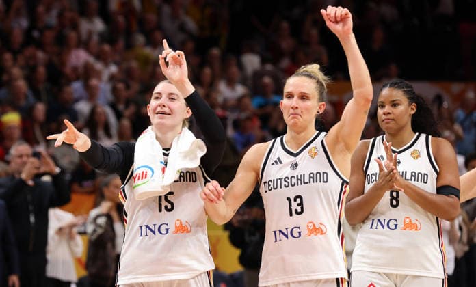 Luisa Geiselsöder, Leonie Fiebich, Nyara Sabally, DBB Team jubelt nach Spielende Freude Emotion Basketball FIBA World Cup Weltmeisterschaft Frauen WM Saison 2026 2027 07.09.2026 DBB Deutschland GER vs Mali