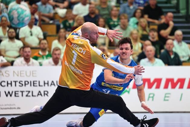 Bart Ravensbergen (HSG Wetzlar) schaut dem Ball nach dem Wurf von Moritz Ende (ThSV Eisenach) hinterher GER, HSG Wetzlar vs ThSV Eisenach, Handball, Opel Handball-Bundesliga, 3. Spieltag, Spielzeit 2026 2027, 07.09.2026 GER, HSG Wetzlar vs ThSV Eisenach, Handball, Opel Handball-Bundesliga, 3. Spieltag, Spielzeit 2026 2027, 07.09.2026 Wetzlar Copyright: xEibner-Pressefoto RenexWeissx EP_RWS