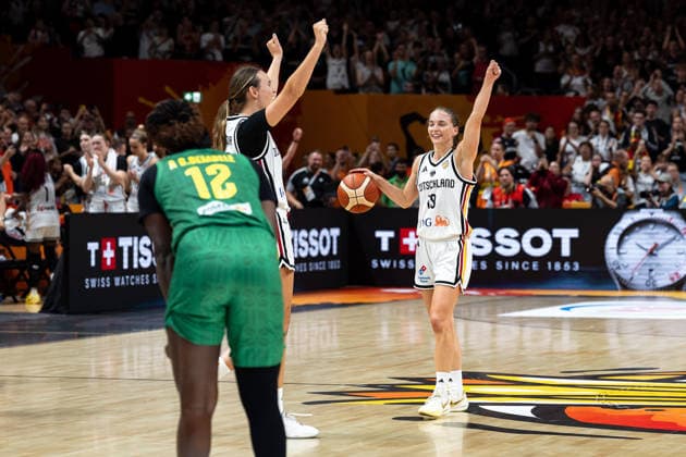 Emily Bessoir (Deutschland, 22) und Britta Daub (Deutschland, 19) jubelt Jubel nach Sieg Spielende, GER, Deutschland vs. Mali, Basketball, FIBA Women s World Cup 2026, Gruppenphase, Spieltag 3, 07.09.2026 GER, Deutschland vs. Mali, Basketball, FIBA Women s World Cup 2026, Gruppenphase, Spieltag 3, 07.09.2026 Berlin Copyright: xEibner-Pressefoto MaxxVincenx EP_MVN