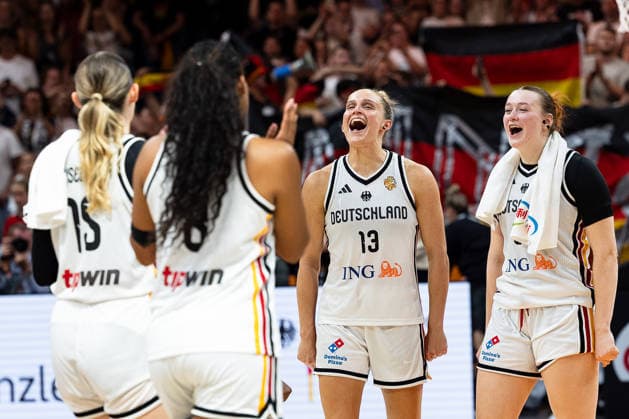 Luisa Geiselsoder (Deutschland, 15), Nyara Sabally (Deutschland, 08), Leonie Fiebich (Deutschland, 13) und Lina Sontag (Deutschland, 24) jubelt Jubel nach Sieg Spielende, GER, Deutschland vs. Mali, Basketball, FIBA Women s World Cup 2026, Gruppenphase, Spieltag 3, 07.09.2026 GER, Deutschland vs. Mali, Basketball, FIBA Women s World Cup 2026, Gruppenphase, Spieltag 3, 07.09.2026 Berlin Copyright: xEibner-Pressefoto MaxxVincenx EP_MVN