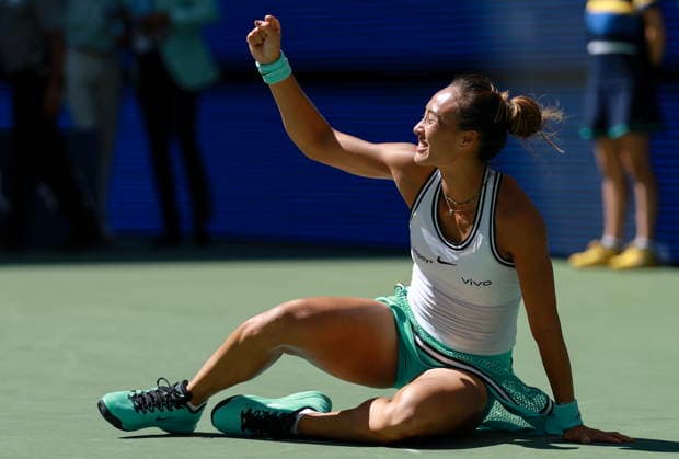US Open tennis tournament - Day 9 Qinwen Zheng of China celebrates her victory against against Iga Swiatek of Poland during the Women s Singles round 4 of the US Open Tennis Championships at the USTA Billie Jean King National Tennis Center in Flushing Meadows, New York, USA, 07 September 2026. The 2026 US Open tournament runs from 23 August through 13 September. FLUSHING MEADOWS NEW YORK United States  Copyright: xCRISTOBALxHERRERA-ULASHKEVICHx