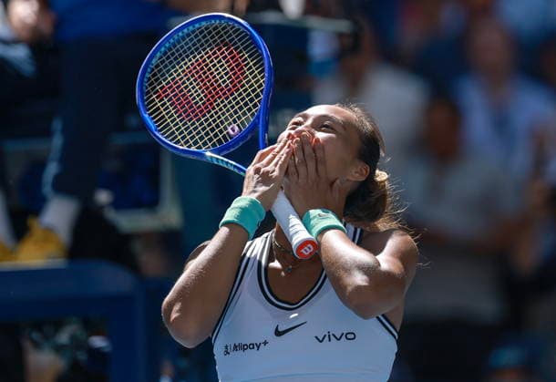 US Open tennis tournament - Day 9 Qinwen Zheng of China celebrates her victory against against Iga Swiatek of Poland during the Women s Singles round 4 of the US Open Tennis Championships at the USTA Billie Jean King National Tennis Center in Flushing Meadows, New York, USA, 07 September 2026. The 2026 US Open tournament runs from 23 August through 13 September. FLUSHING MEADOWS NEW YORK United States  Copyright: xCRISTOBALxHERRERA-ULASHKEVICHx