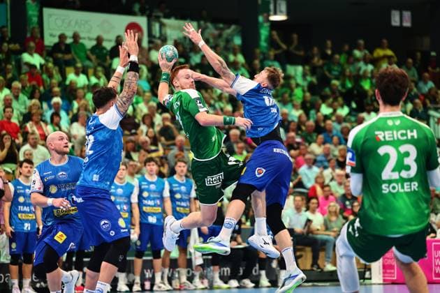 Tomas Piroch (HSG Wetzlar) im Zweikampf mit Dominik Solak (ThSV Eisenach) GER, HSG Wetzlar vs ThSV Eisenach, Handball, Opel Handball-Bundesliga, 3. Spieltag, Spielzeit 2026 2027, 07.09.2026 GER, HSG Wetzlar vs ThSV Eisenach, Handball, Opel Handball-Bundesliga, 3. Spieltag, Spielzeit 2026 2027, 07.09.2026 Wetzlar Copyright: xEibner-Pressefoto RenexWeissx EP_RWS