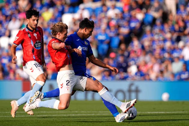 September 7, 2026, Getafe, Madrid, Spain: Ramon Terrats of Getafe CF and Carl Starfelt of RC Celta de Vigo compete for the ball during the Spanish League, LaLiga EA Sports, football match played between Getafe CF and RC Celta de Vigo at Coliseum de Getafe stadium on September 07, 2026, in Getafe, Spain. Getafe Spain - ZUMAa181 20260907_zaa_a181_151 Copyright: xDennisxAgyemanx