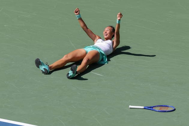 US Open tennis tournament - Day 9 Qiwen Zheng of China celebrates after defeating Iga Swiatek of Poland in the Women s Singles round 4 of the US Open Tennis Championships at the USTA Billie Jean King National Tennis Center in Flushing Meadows, New York, USA, 07 September 2026. FLUSHING MEADOWS NEW YORK United States  Copyright: xBRIANxHIRSCHFELDx