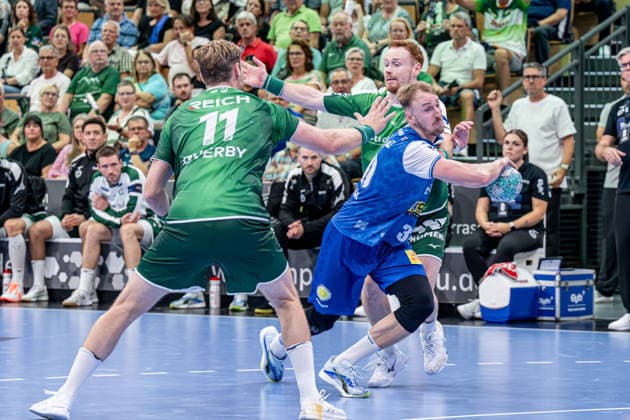 OPEL Handball Bundesliga; HSG Wetzlar - ThSV Eisenach, 07.09.26 Dominik Solak (ThSV Eisenach, 30), Tomas Piroch (HSG Wetzlar, 13), Petter Oeverby (HSG Wetzlar, 11) OPEL Handball Bundesliga; HSG Wetzlar - ThSV Eisenach: Wetzlar, 07.09.26 Copyright: xBEAUTIFULxSPORTS Roeczeyx