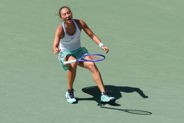 US Open tennis tournament - Day 9 Qiwen Zheng of China reacts after defeating Iga Swiatek of Poland in the Women s Singles round 4 of the US Open Tennis Championships at the USTA Billie Jean King National Tennis Center in Flushing Meadows, New York, USA, 07 September 2026. FLUSHING MEADOWS NEW YORK United States  Copyright: xBRIANxHIRSCHFELDx