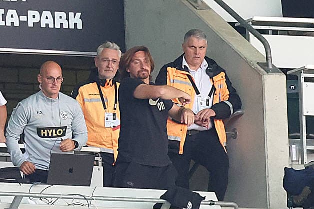 05.09.2026, xrekx, Fussball 1.Bundesliga, Borussia Moenchengladbach - SV Elversberg v.l. Treffer zum 3:3 Vincent Wagner Trainer (SV 07 Elversberg) gibt Anweisungen, gestikuliert, mit den Armen gestikulieren gives instructions, gesticulate (DFL DFB REGULATIONS PROHIBIT ANY USE OF PHOTOGRAPHS as IMAGE SEQUENCES and or QUASI-VIDEO) Moenchengladbach *** September 5, 2026, xrekx, Soccer, Bundesliga 1, Borussia Mönchengladbach vs. SV Elversberg, goal making it 3–3 by Vincent Wagner; SV 07 Elversberg coach gives instructions, gesticulates with his arms, gesticulating DFL DFB REGULATIONS PROHIBIT ANY USE OF PHOTOGRAPHS AS IMAGE SEQUENCES AND OR QUASI-VIDEO Mönchengladbach