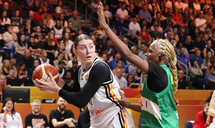 Luisa Geiselsöder am Ball, Mama Cisse Zweikampf Spielszene Aktion Basketball FIBA World Cup Weltmeisterschaft Frauen WM Saison 2026 2027 07.09.2026 DBB Deutschland GER vs Mali