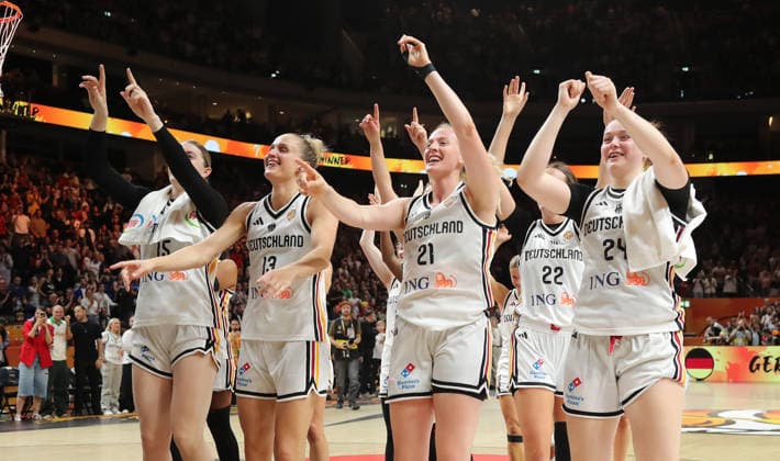 Luisa Geiselsöder, Leonie Fiebich, Marie Gülich, Emily Bessoir, Lina Sontag, DBB Team jubelt nach Spielende Freude Emotion Basketball FIBA World Cup Weltmeisterschaft Frauen WM Saison 2026 2027 07.09.2026 DBB Deutschland GER vs Mali