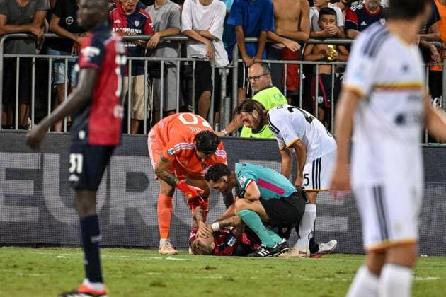 IPA88247883 - Mattia Felici of Cagliari Calcio suffered a knee injury during the Cagliari Calcio vs. US Lecce match in the Italian Serie A soccer league in Cagliari, Italy, on September 7, 2026  Copyright: xLuigixCanu IPAxSportx xx IPA88247883