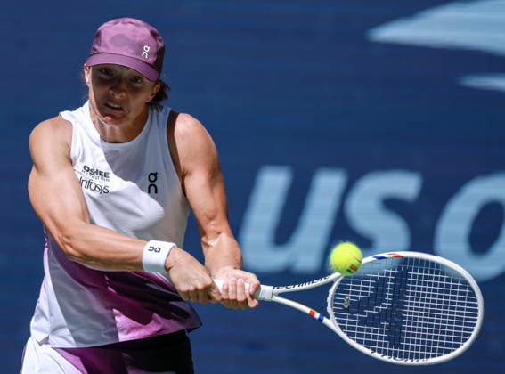 US Open tennis tournament - Day 9 Iga Swiatek of Poland in action against Qinwen Zheng of China during the Women s Singles round 4 of the US Open Tennis Championships at the USTA Billie Jean King National Tennis Center in Flushing Meadows, New York, USA, 07 September 2026. The 2026 US Open tournament runs from 23 August through 13 September. FLUSHING MEADOWS NEW YORK United States  Copyright: xCRISTOBALxHERRERA-ULASHKEVICHx