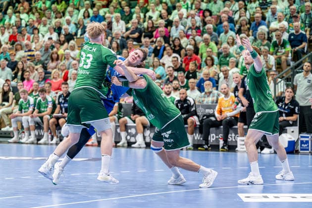 OPEL Handball Bundesliga; HSG Wetzlar - ThSV Eisenach, 07.09.26 Vukasin Antonijevic (ThSV Eisenach, 41), Georg Löwen ((HSG Wetzlar, 33), Petter Oeverby (HSG Wetzlar, 11), Tomas Piroch (HSG Wetzlar, 13) OPEL Handball Bundesliga; HSG Wetzlar - ThSV Eisenach: Wetzlar, 07.09.26 Copyright: xBEAUTIFULxSPORTS Roeczeyx