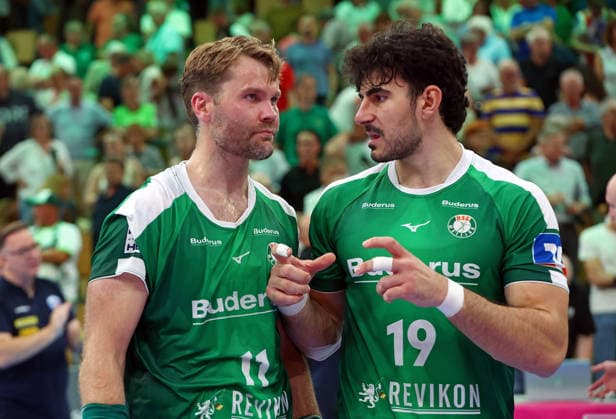 07.09.2026, xovx, Handball Opel Handball-Bundesliga, HSG Wetzlar - ThSV Eisenach v.l. Petter Överby (HSG Wetzlar) und Doruk Pehlivan (HSG Wetzlar) nachdenklich nach dem 31:31 unentschieden gegen Eisenach Wetzlar Buderus Arena Hessen Deutschland (DE)