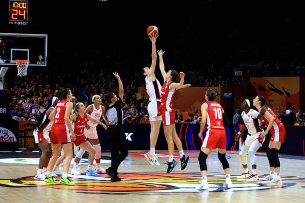 07.09.2026, Basketball, Damen, FIBA Basketball WM, 2026, USA vs Czechia Breanna Stewart ( USA 10 ), Veronika Vorackova ( Czechia 8 ) Berlin Uber Arena Berlin Deutschland Copyright: xNordphotox xEnglerx