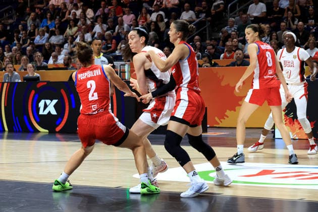 07.09.2026, Basketball, Damen, FIBA Basketball WM, 2026, USA vs Czechia Breanna Stewart ( USA 10 ), Julie Pospisilova ( Czechia 2 ), Eliska Joklova ( Czechia 10 ) Berlin Uber Arena Berlin Deutschland Copyright: xNordphotox xEnglerx