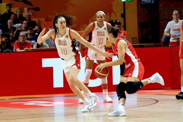 07.09.2026, Basketball, Damen, FIBA Basketball WM, 2026, USA vs Czechia Breanna Stewart ( USA 10 ), Napheesa Collier ( USA 11 ), Eliska Joklova ( Czechia 10 ) Berlin Uber Arena Berlin Deutschland Copyright: xNordphotox xEnglerx