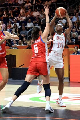 07.09.2026, Basketball, Damen, FIBA Basketball WM, 2026, USA vs Czechia Jackie Young ( USA 13 ), Natalie Stoupalova ( Czechia 5 ) Berlin Uber Arena Berlin Deutschland Copyright: xNordphotox xEnglerx