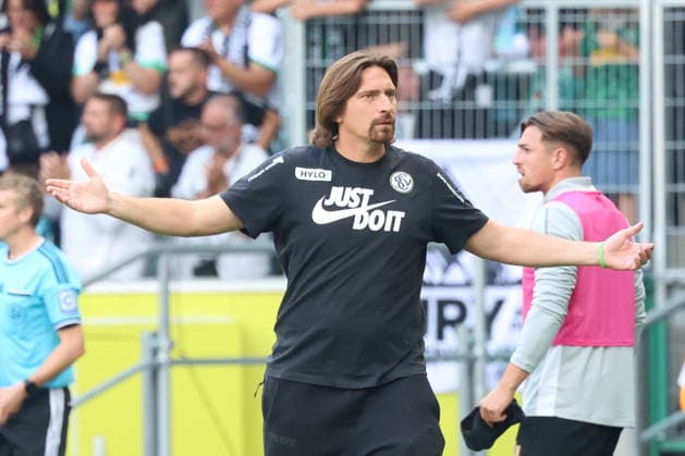 05.09.2026, xrekx, Fussball 1.Bundesliga, Borussia Moenchengladbach - SV Elversberg v.l. Vincent Wagner Trainer (SV 07 Elversberg) gibt Anweisungen, gestikuliert, mit den Armen gestikulieren gives instructions, gesticulate Tor zum 2:1 (DFL DFB REGULATIONS PROHIBIT ANY USE OF PHOTOGRAPHS as IMAGE SEQUENCES and or QUASI-VIDEO) Moenchengladbach *** September 5, 2026, xrekx, Soccer, Bundesliga 1, Borussia Mönchengladbach vs. SV Elversberg; Vincent Wagner, coach of SV 07 Elversberg, gives instructions, gesticulates with his arms, gesticulates Goal for 2–1 DFL DFB REGULATIONS PROHIBIT ANY USE OF PHOTOGRAPHS as IMAGE SEQUENCES and or QUASI-VIDEO Mönchengladbach