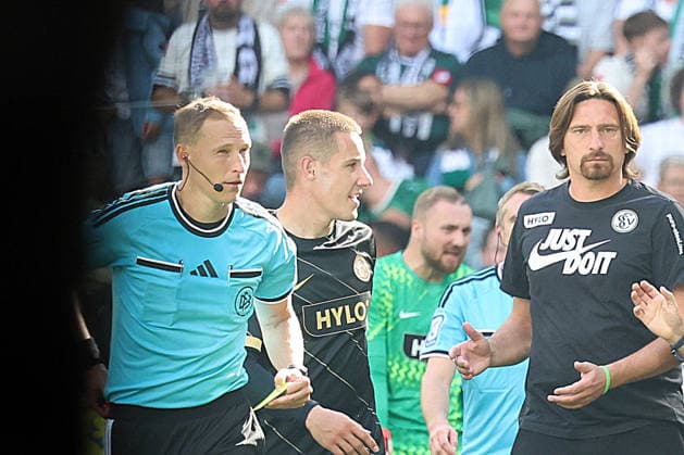05.09.2026, xrekx, Fussball 1.Bundesliga, Borussia Moenchengladbach - SV Elversberg v.l. Schiedsrichter Referee Martin Petersen Vincent Wagner Trainer (SV 07 Elversberg) Rote Karte erhalten, Received a red card (DFL DFB REGULATIONS PROHIBIT ANY USE OF PHOTOGRAPHS as IMAGE SEQUENCES and or QUASI-VIDEO) Moenchengladbach *** September 5, 2026, xrekx, Soccer, Bundesliga 1, Borussia Mönchengladbach vs. SV Elversberg; Referee: Martin Petersen; Coach of SV 07 Elversberg: Vincent Wagner; Received a red card, Received a red card DFL DFB REGULATIONS PROHIBIT ANY USE OF PHOTOGRAPHS as IMAGE SEQUENCES and or QUASI-VIDEO Mönchengladbach