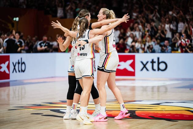 FIBA Women™s Basketball World Cup 2026: Deutschland vs. Mali, 07.09.2026 Deutschland jubelt, Luisa Geiselsoder (Deutschland, 15), Britta Daub (Deutschland, 19), Marie Guelich (Deutschland, 21); Basketball, FIBA Women™s Basketball World Cup 2026, Gruppenphase, Gruppe A, 3. Spieltag: Deutschland vs. Mali am 07.09.2026 in der Uber Arena, Berlin Copyright: xBEAUTIFULxSPORTS Tonhäuserx