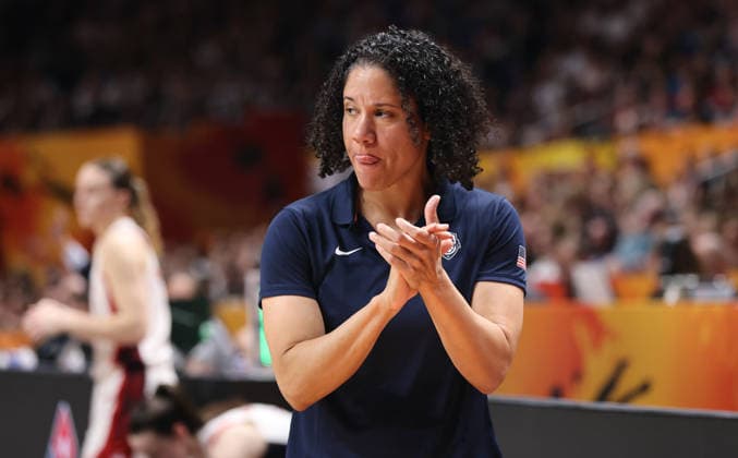 Trainerin Cara Lawson applaudiert irem Team Aktion Oberkörper Basketball FIBA World Cup Weltmeisterschaft Frauen WM Saison 2026 2027 07.09.2026 USA vs Tschechien Tschechische Republik CZE