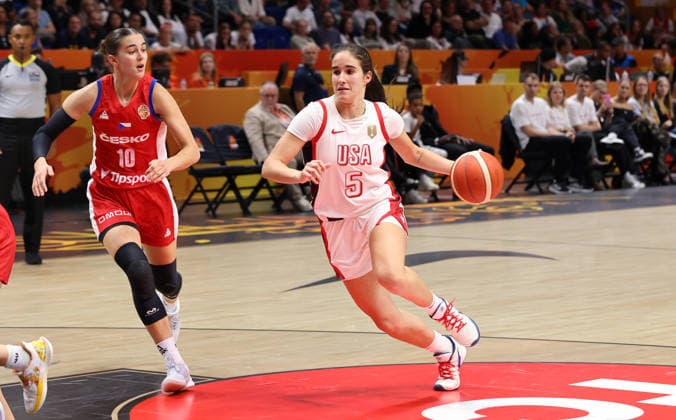 Eliska Joklova, Sonia Citron am Ball Zweikampf Spielszene Aktion Basketball FIBA World Cup Weltmeisterschaft Frauen WM Saison 2026 2027 07.09.2026 USA vs Tschechien Tschechische Republik CZE