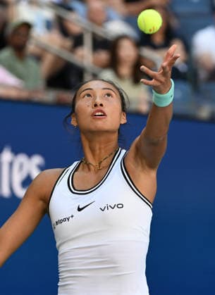 FLUSHING NY- SEPTEMBER 07: Qinwen Zheng Vs Iga SwiÄÖtek during on Arthur Ashe on Stadium Day 14 of the 2026 US Openat the USTA Billie Jean King National Tennis Center on September 7, 2026 in Flushing Queens. Copyright: xmpi04 MediaPunchx