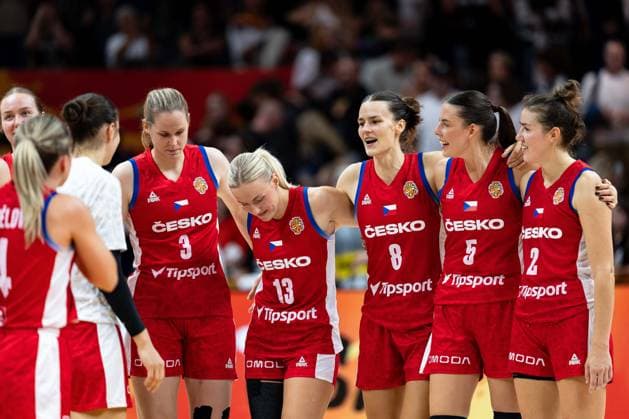 tschechische Mannschaft enttaeuscht Enttaeuschung nach Niederlage, Alena Hanusova (Tschechien, 03), Petra Holesinska (Tschechien, 13), Veronika Vorackova (Tschechien, 08), Natalie Stoupalova (Tschechien, 05), Julie Pospisilova (Tschechien, 02), GER, USA vs. Tschechien, Basketball, FIBA Women s World Cup 2026, Gruppenphase, Spieltag 3, 07.09.2026 GER, USA vs. Tschechien, Basketball, FIBA Women s World Cup 2026, Gruppenphase, Spieltag 3, 07.09.2026 Berlin Copyright: xEibner-Pressefoto MaxxVincenx EP_MVN
