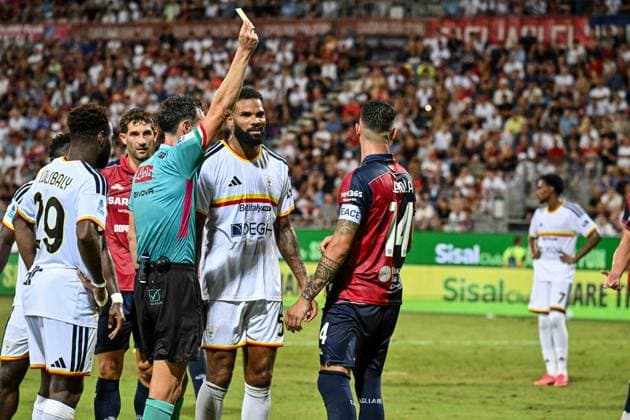 SOCCER - Serie A - Cagliari Calcio vs. US Lecce Photo by IPA ABACAPRESS.COM88249181 - Alessandro Deiola of Cagliari Calcio, Siebert of Lecce, and Juan Luca Sacchi, the referee for the Serie A soccer match between Cagliari Calcio and US Lecce in Cagliari, Italy, on September 7, 2026 Cagliari Italy  Copyright: xIPAxSport ABACAx
