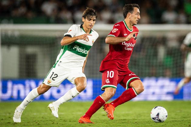 September 7, 2026, Elche, Spain, Spain: Gonzalo VILLAR of Elche CF and Mikel OYARZABAL of Real Sociedad during the LaLiga match between Elche CF and Real Sociedad at Estadio Manuel Martinez Valero on September 07, 2026 in Elche, Spain. Omar Arnau Elche CF V Real Sociedad - LaLiga  - ZUMAm308 20260907_zsp_m308_005 Copyright: xMatthieuxMirvillex