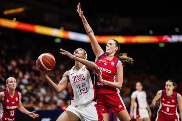 Sport Bilder des Tages #2 FIBA Women™s Basketball World Cup 2026: USA vs. Tschechien, 07.09.2026 Angel Reese (USA, 15), Natalie Stoupalova (Czechia, 5); Basketball, FIBA Women™s Basketball World Cup 2026, Gruppenphase, Gruppe D, 3. Spieltag: USA vs. Tschechien am 07.09.2026 in der Uber Arena, Berlin Copyright: xBEAUTIFULxSPORTS Tonhäuserx