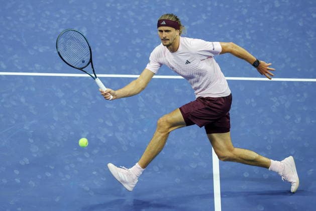 Sport Bilder des Tages #2 US Open tennis tournament - Day 9 Alexander Zverev of Germany in action against Luciano Darderi of Italy during their Men™s Singles round 4 match of the US Open Tennis Championships at the USTA Billie Jean King National Tennis Center in Flushing Meadows, New York, USA, 07 September 2026. FLUSHING MEADOWS NEW YORK United States  Copyright: xBRIANxHIRSCHFELDx